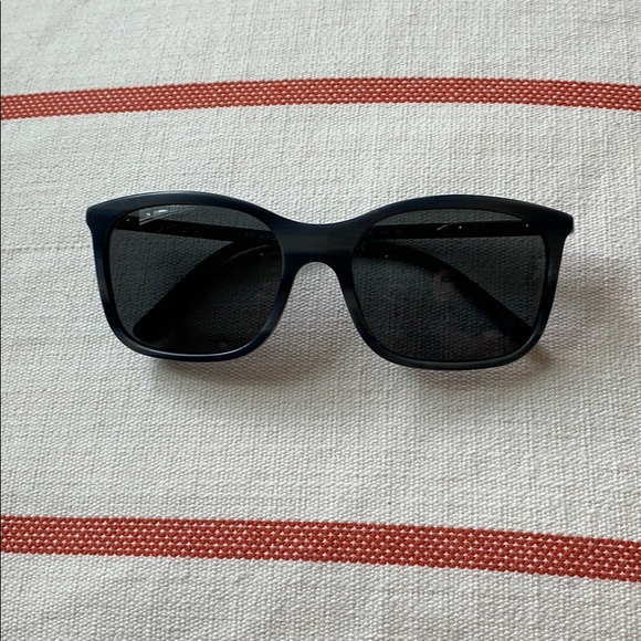 Burberry Accessories - Burberry sunglasses